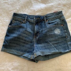 BRAND NEW - high-waisted jean shorts